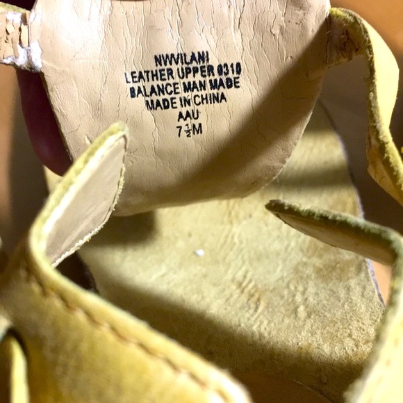 NINE WEST THONG SANDALS - Picture 2 of 7